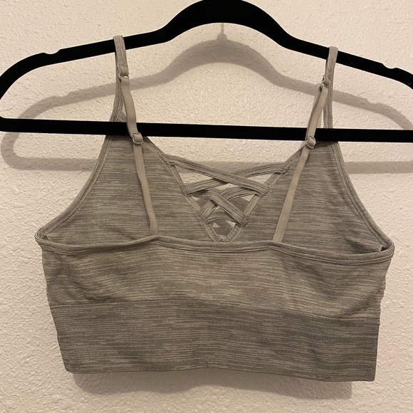 No Bounderies Light gray Sports bra cross back Medium - Picture 4 of 7